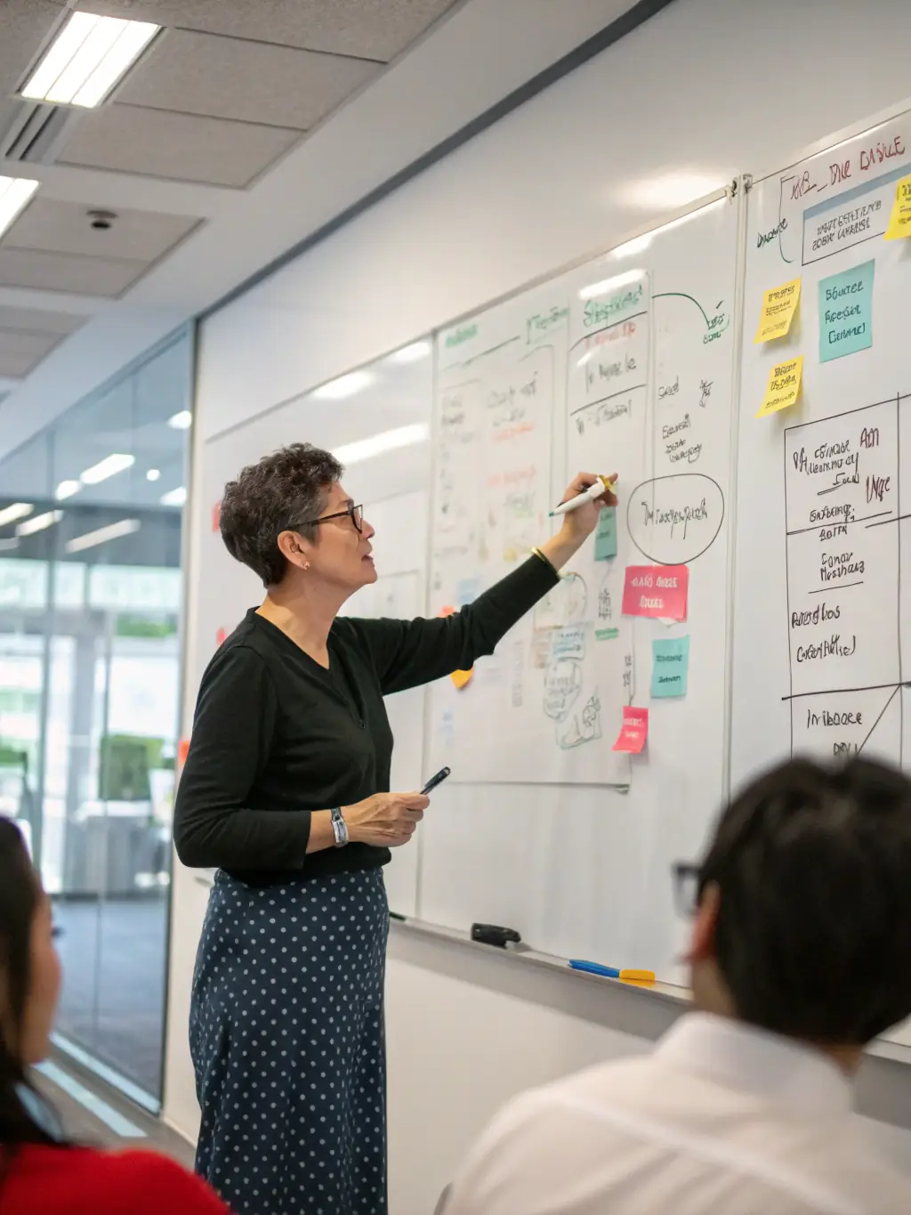 A product manager leading a brainstorming session, using agile roadmapping techniques to define product strategy and market fit.